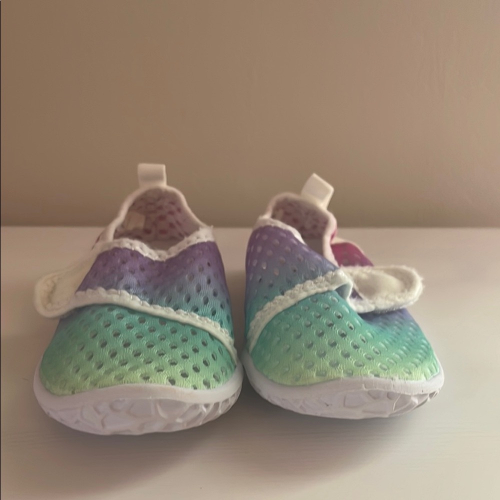 Toddler Girl's Size 8 Water Shoes - Picture 4 of 9